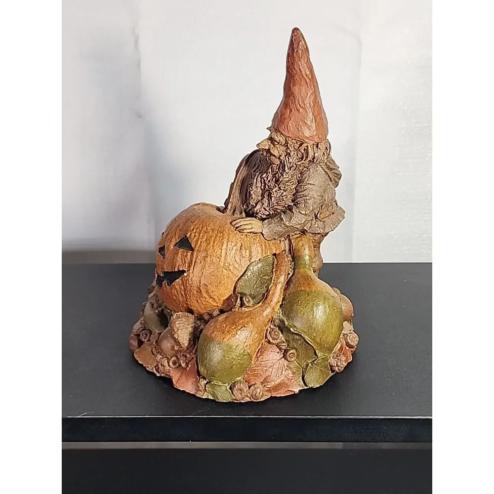 1984 Tom Clark Gnome Figurine "Hal" with Halloween Jack O Lantern - Picture 5 of 6